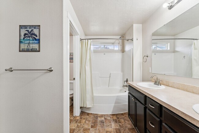 Building Photo - Spacious 4 Bed + Bonus | 3 Bath | 2,760 Sq Ft | Star, Idaho