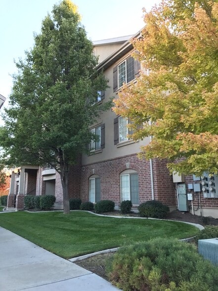Building Photo - 165 S Pleasant Grove Blvd