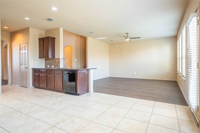 Building Photo - 5765 Sapphire Pool Trail