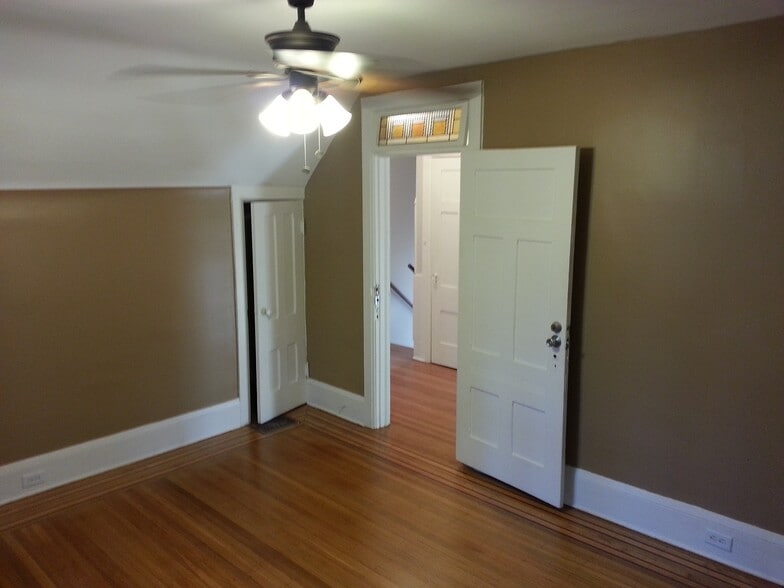 Building Photo - 516 4th Ave SE