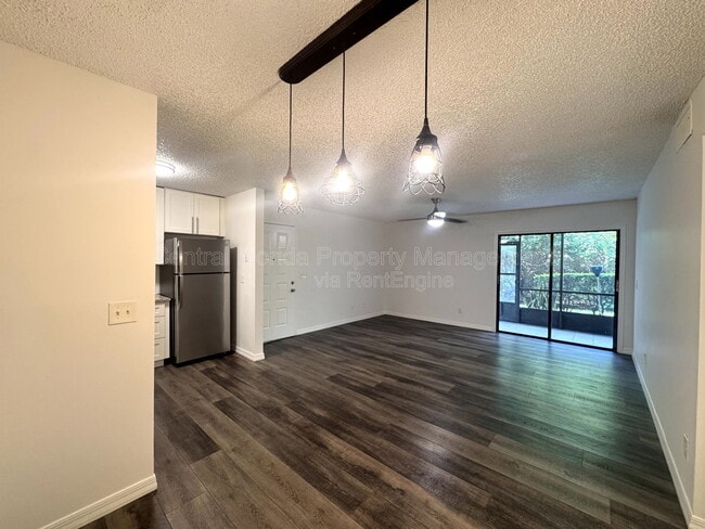 Building Photo - 2452 Oak Park Way