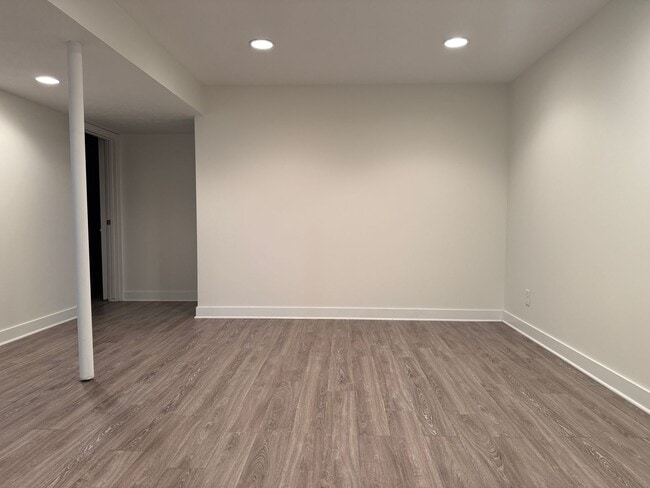 Building Photo - Updated Townhome in Willow Wood Near 120th & Blondo!