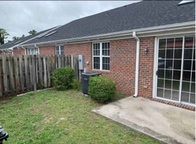 Building Photo - 3 bedroom, 2 bathroom townhome in Carleton Place