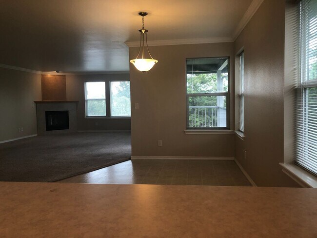 Building Photo - Walnut Grove 2 Bedroom, 2 Bath Condominium
