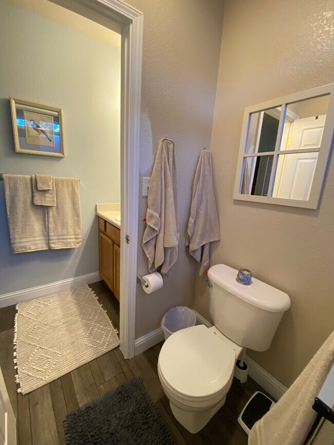 Primary Bath - all towels/linens included - 7200 Ishi Point Ct