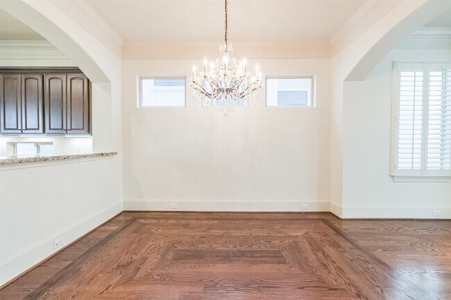 Building Photo - 407 W Bell St