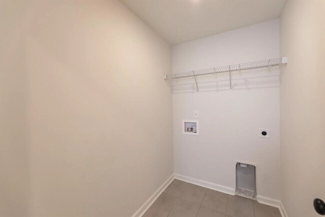 Building Photo - 140 Blue St