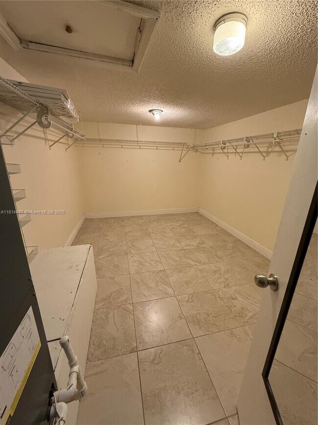 Building Photo - 541 NE 199th Ln