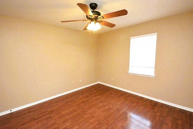 Building Photo - 21523 Santa Clara Dr