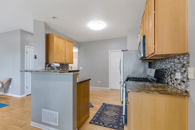 Building Photo - 460 Vaughn Cir