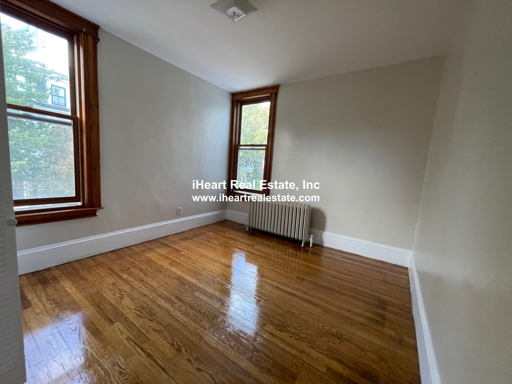 Building Photo - 338 K St