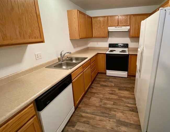 Building Photo - Townhome -2 bed 2.5 bath + bonus area