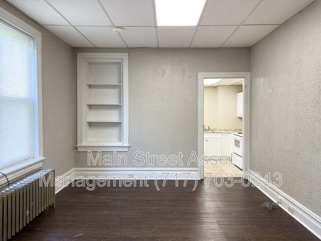 Building Photo - 658 Walnut St
