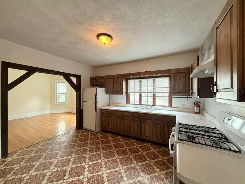 Building Photo - 186 Powder House Blvd