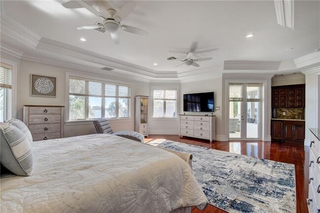 Building Photo - 1320 S Lakeside Dr