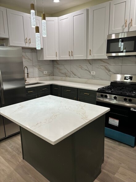 Building Photo - 5965 W Erie St