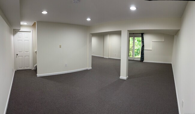Building Photo - 11 Crowne Pond Ln