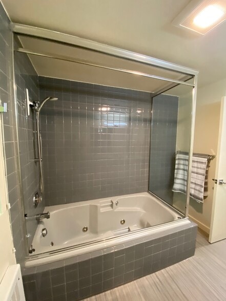 Bathroom 2 - 2733 Franklin Ave E