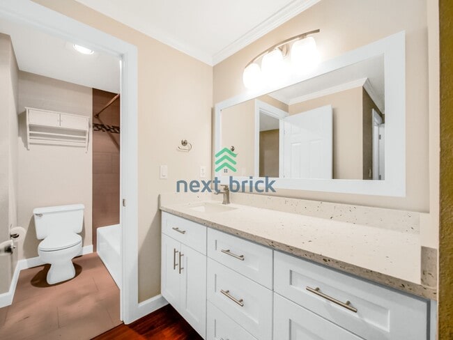 Building Photo - Gorgeous 2 Bed 1.5 Bath Condo for Rent!