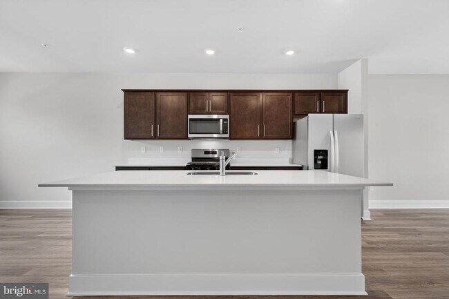 Building Photo - 10708 Meridian Hill Way