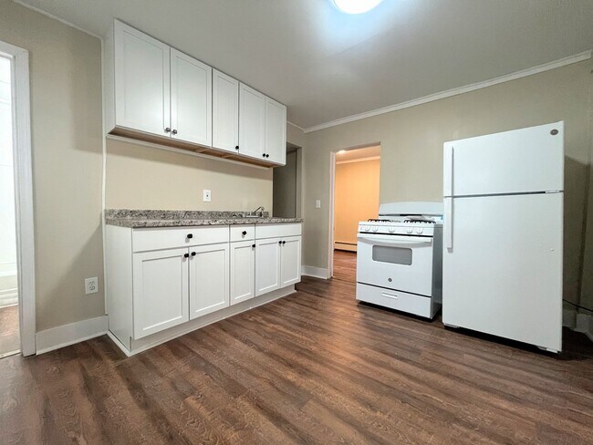 Building Photo - 46 Hawley St