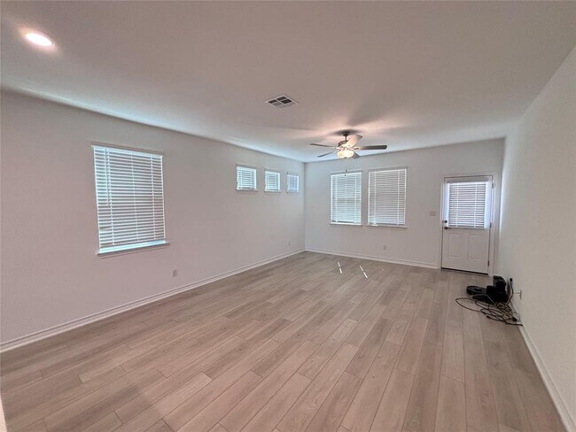 Building Photo - 562 Papaya Dr