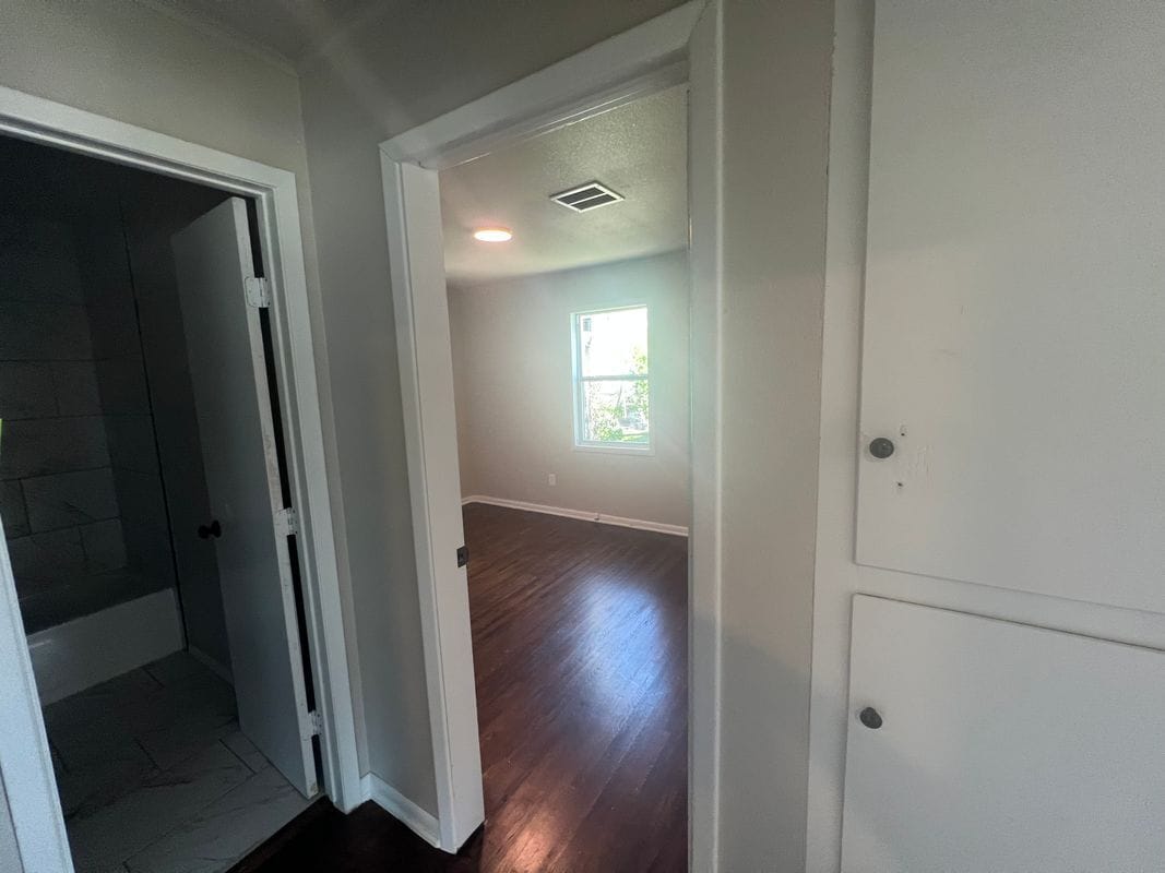 Building Photo - 727 E 33rd St N