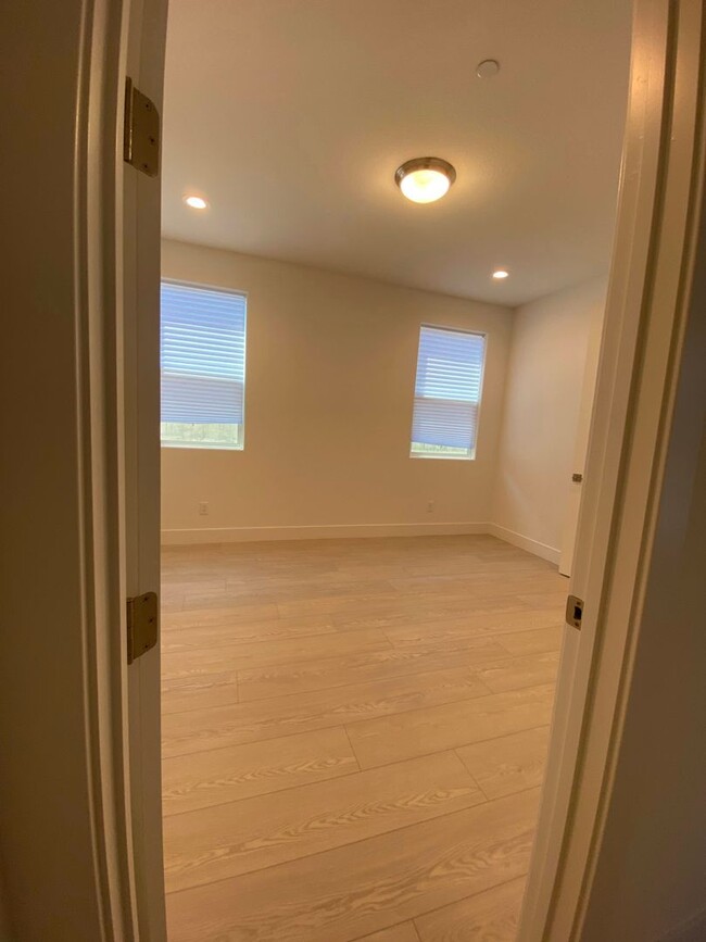 Building Photo - Stunning Like-New Home for Rent in Ellis C...