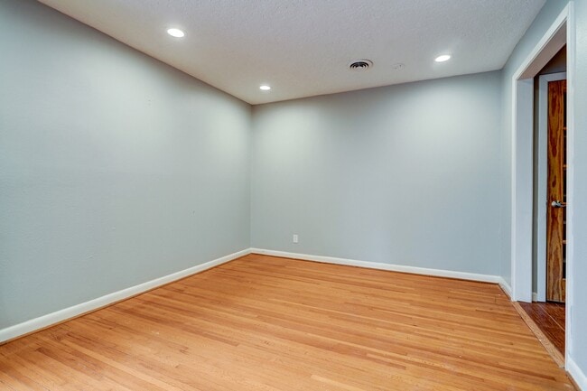 Building Photo - 8610 Bevlyn Dr