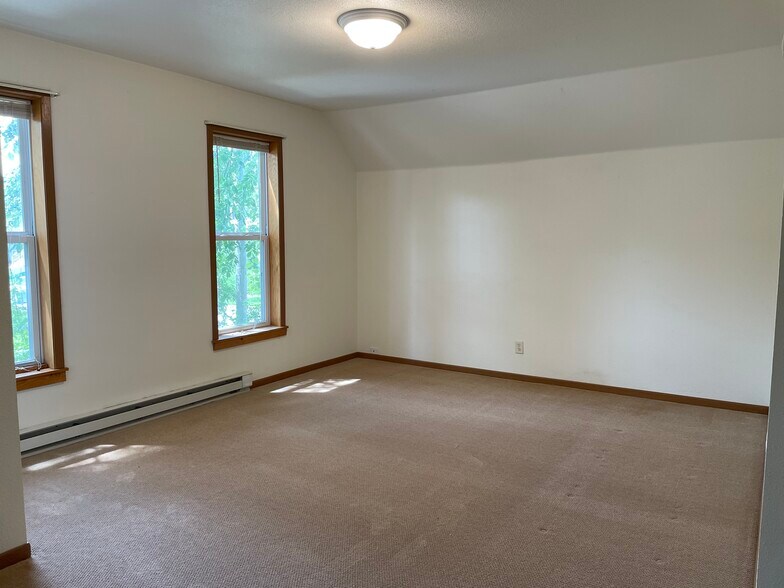 Living Room - 900 E Grand Ave