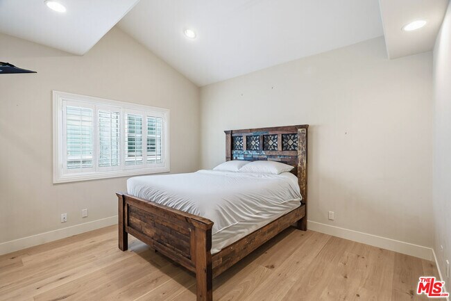 Building Photo - 707 Jasmine Ave