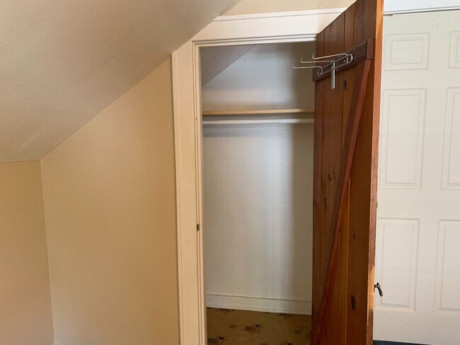 Building Photo - 4 Bedroom Near NDSU!!