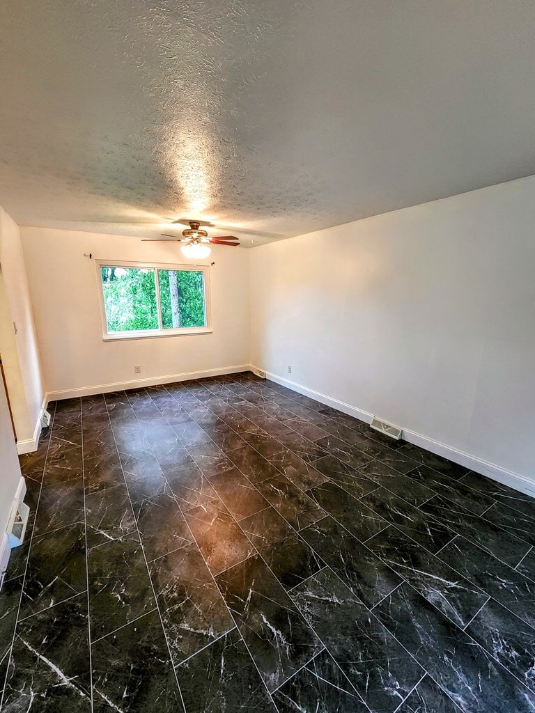 Building Photo - 3 Oak Drive Cir