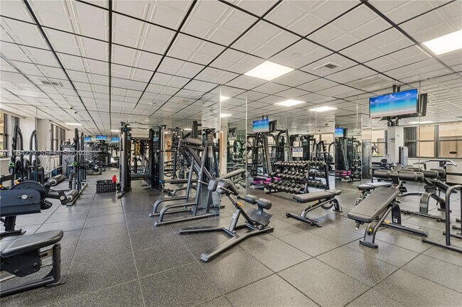 Building Photo - 5757 Collins Ave