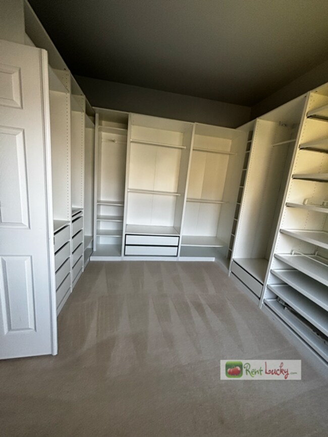 Building Photo - Stunning & Spacious 4 Bedroom Home with 2....