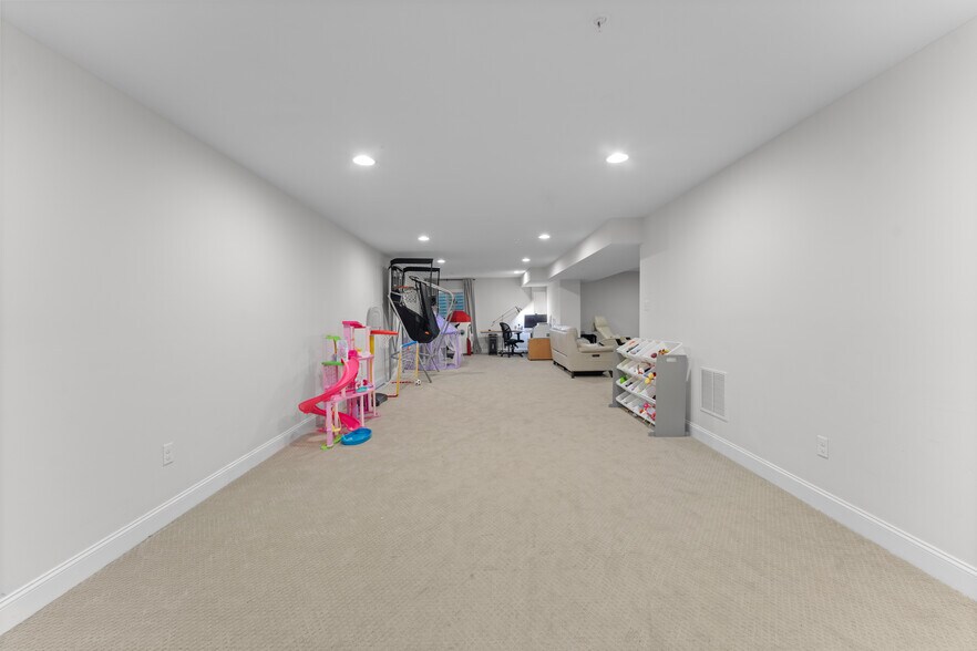 Building Photo - 433 Fairmont Dr
