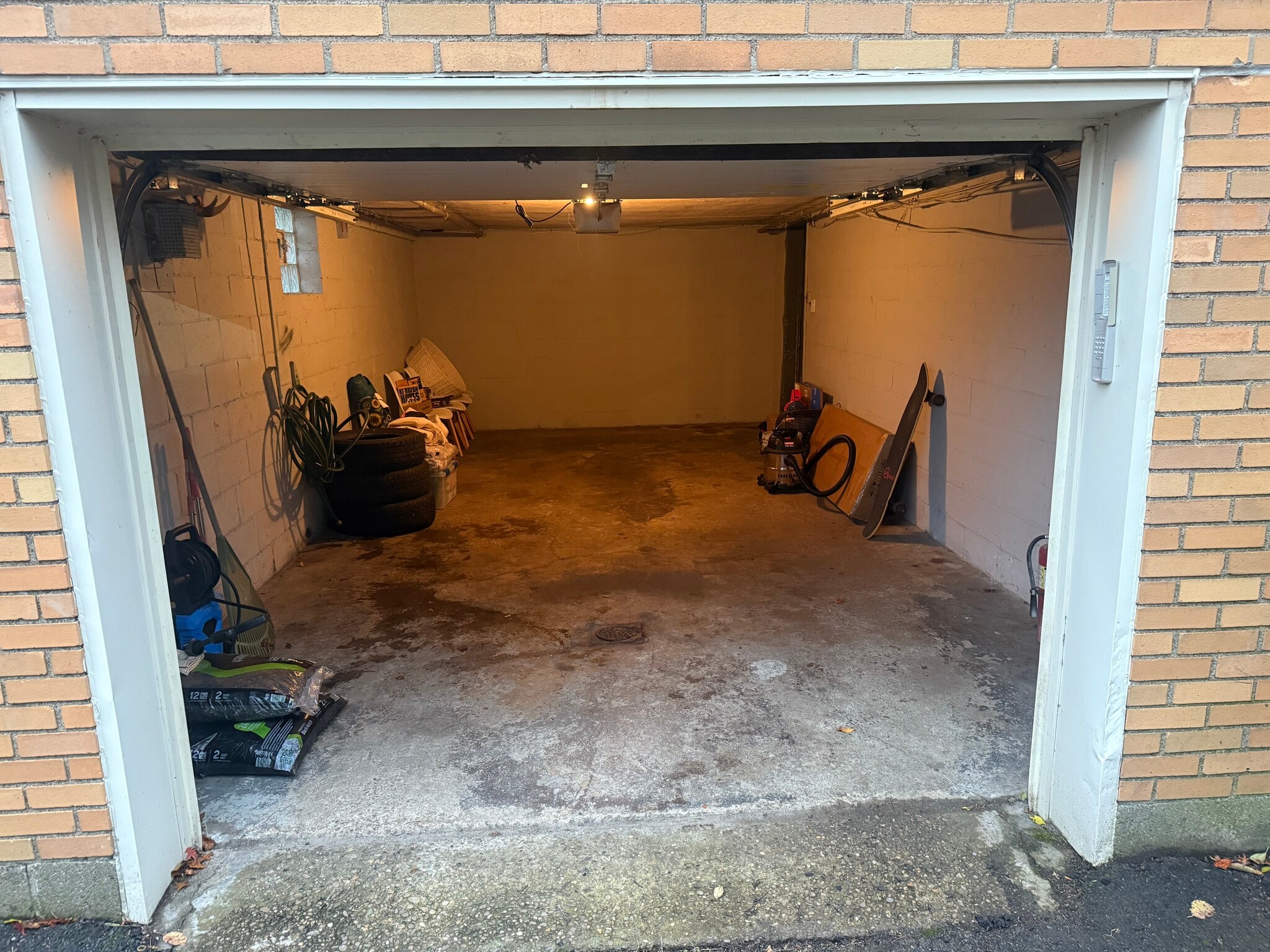 GARAGE - 2 Hodgkiss Dr