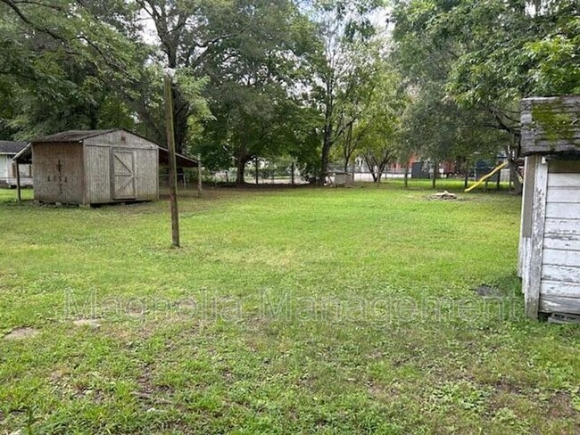 Building Photo - 437 Norvell St