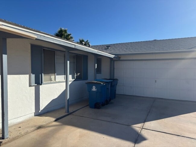 Building Photo - 3Bedroom ranch style home with large backyard
