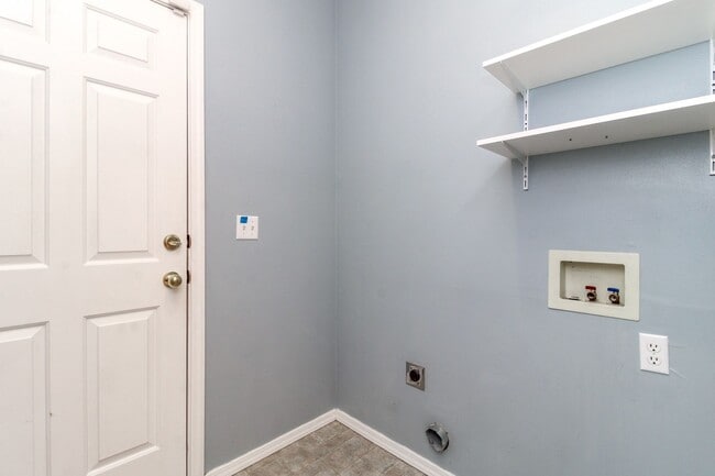 Building Photo - Charming 3-bedroom Craftsman Style DuPont ...