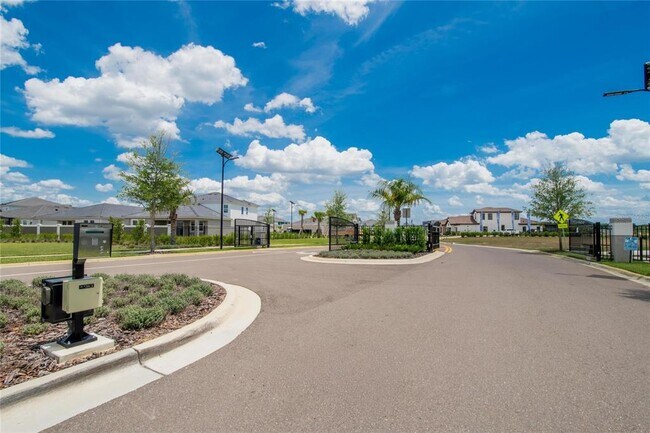 Building Photo - 10009 Surrey Rose Dr