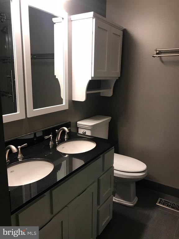 Building Photo - 10354 College Square