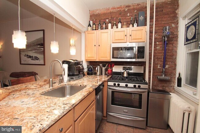 Building Photo - 511 S 17th St