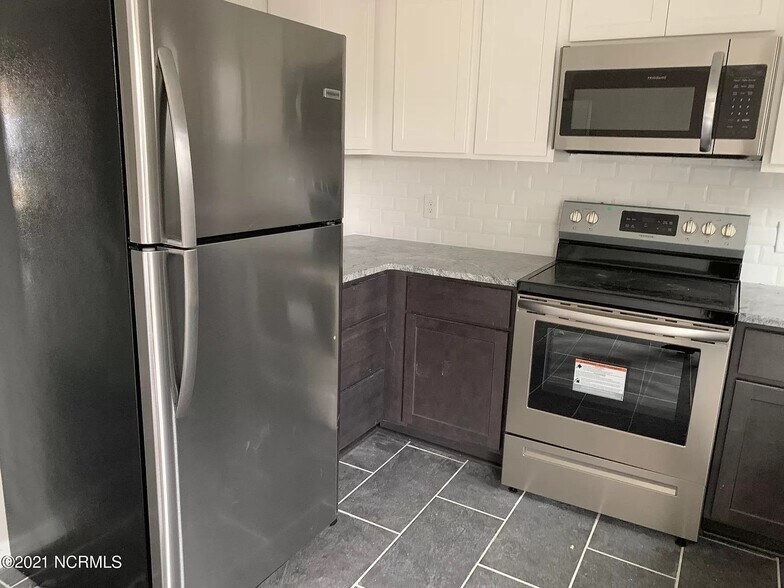 Building Photo - 8 Upton Ct