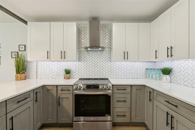 Building Photo - Fully Renovated Mid-Century Modern Home on Amelia Island – 3BR / 3BA