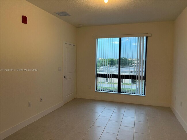 Building Photo - 8167 NW 41st St