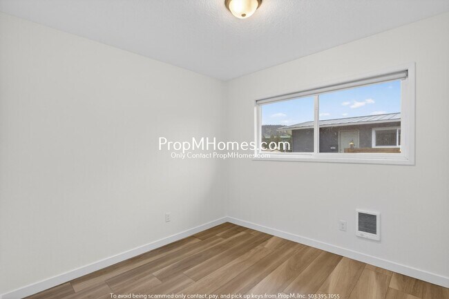 Building Photo - Updated Two Bedroom Unit with St Johns Views!