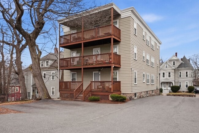 Building Photo - 15 Adelaide St