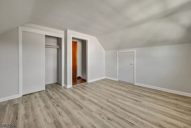 Building Photo - 122 Westview Ave