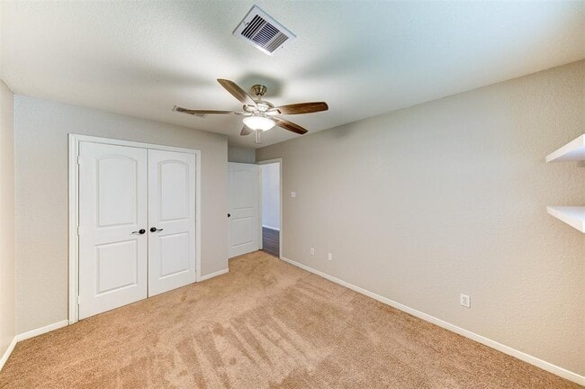 Building Photo - 402 Live Oak Ln